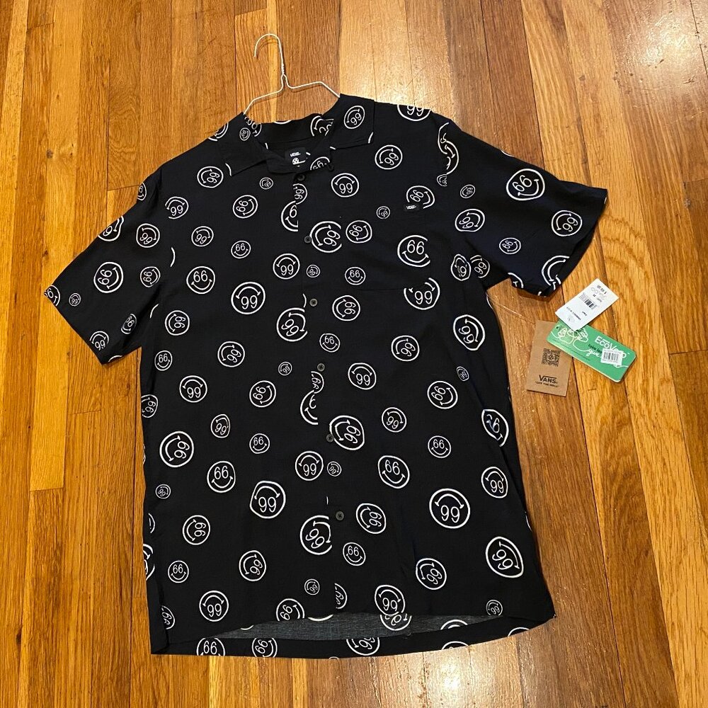 Van's Men's Button Down Classic Fit Shirt NWT Size M Smiley Graffiti